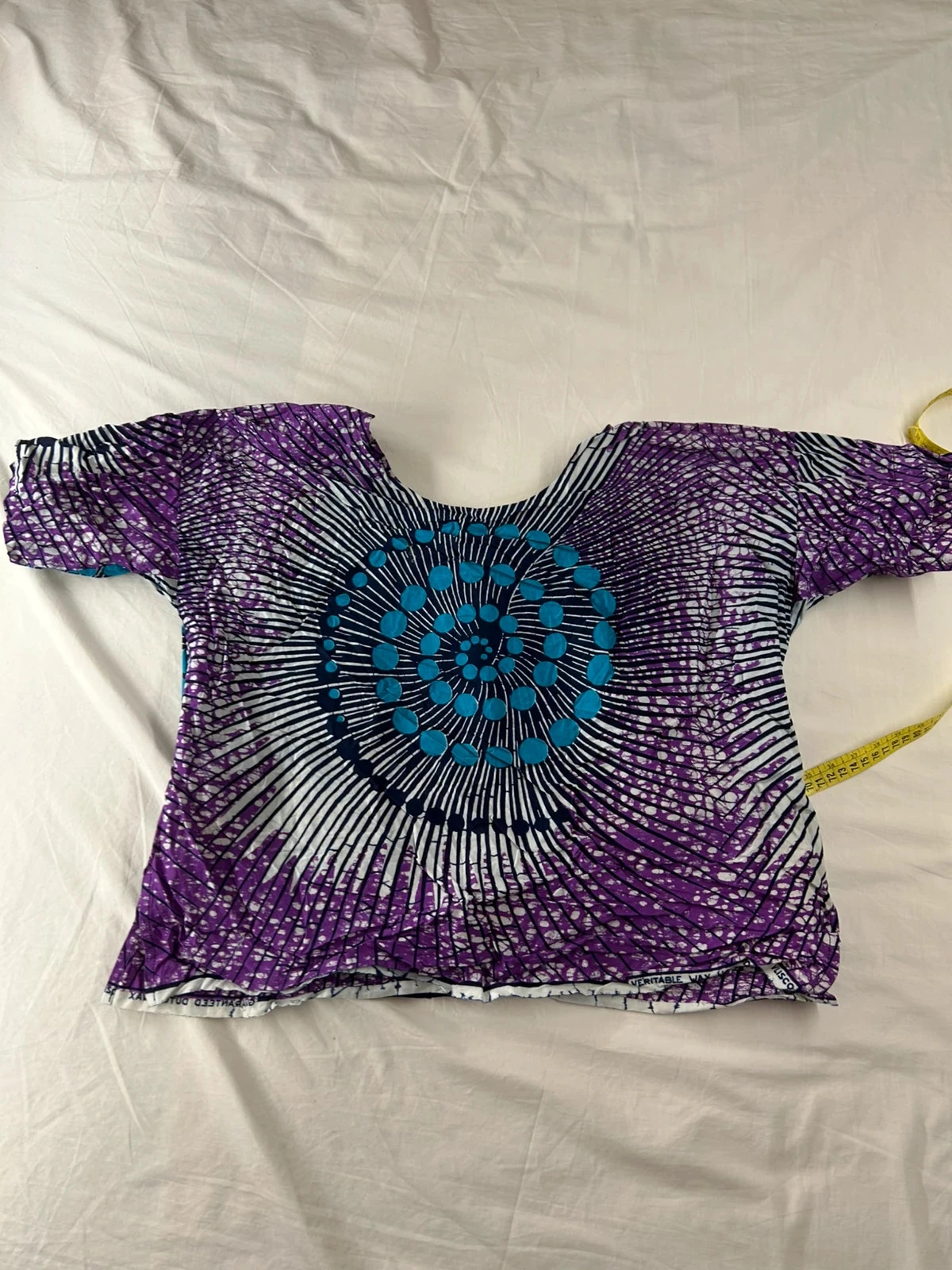 Blusa de mangas curtas com estampa vintage multicolorida estilo rétro y2k feito à mão hand made – photo 12